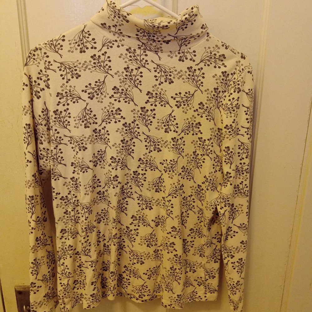 *3 FOR $13* White turtleneck with gray foliage pattern